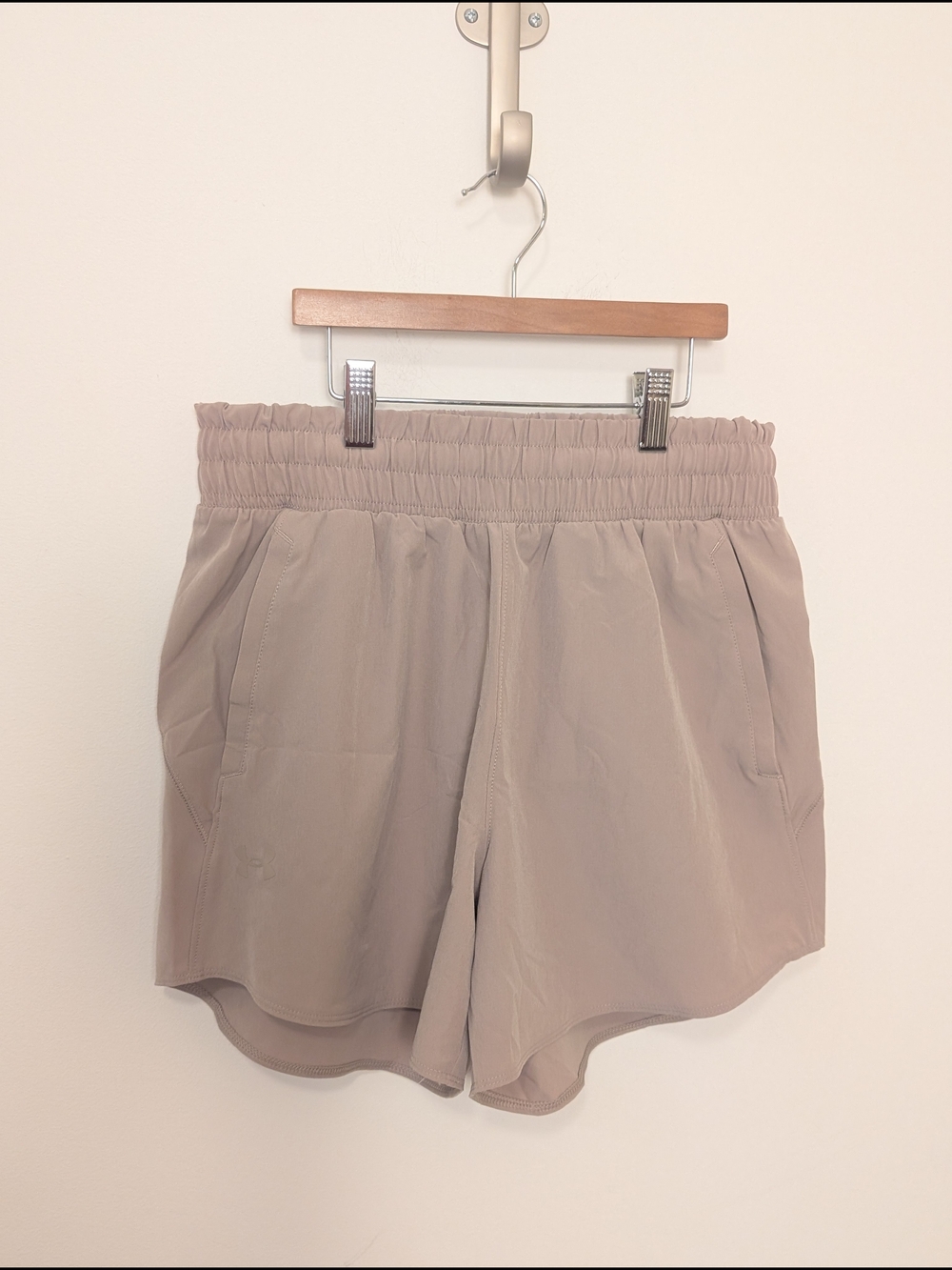 Under Armour High Waisted Women’s Elastic-Waist Tan Athletic Shorts Size Small